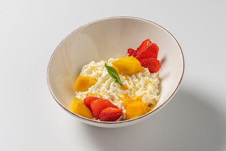 Боул с муссом из белого шоколада