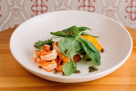 Печёный батат, креветки и страчателла