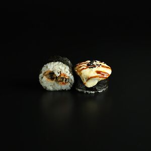 Ролл Вулкан с мидиями