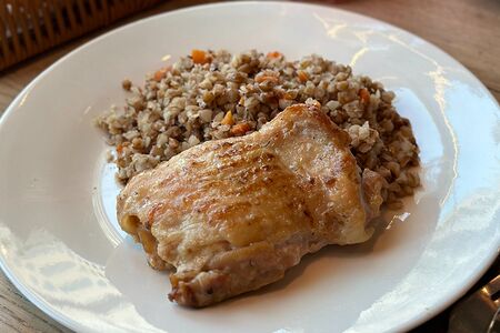 Курица по-сибирски и гречка с овощами