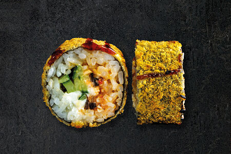 Ролл жареный с угрем и крабом