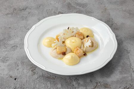 Гребешок с кремом из цветной капусты, мусс нуазетт