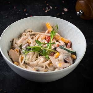 Лапша с цыплёнком и овощами