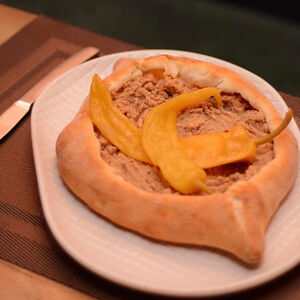 Хачапури по-аджарски c лобио