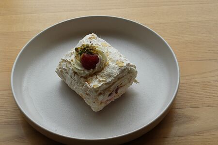 Меренговый рулет