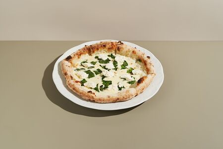 Пицца со шпинатом и рикоттой