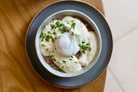 Греччото с муссом пармезан и яйцом пашот