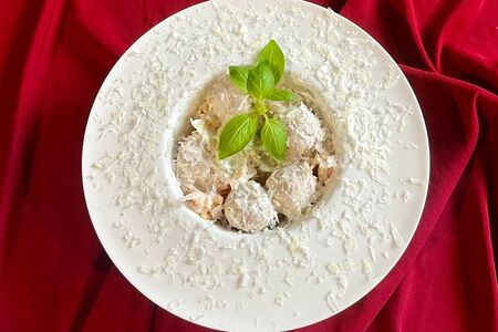 Фарфалле с фрикадельками