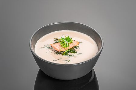 Сливочный суп с лососем