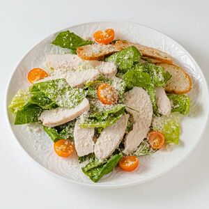 Салат Цезарь с курицей