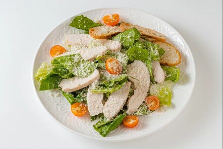 Салат Цезарь с курицей
