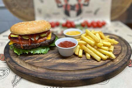 Комбо Бургер Мейджик + картофель фри + соус