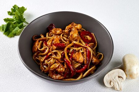 Острые морепродукты с удоном