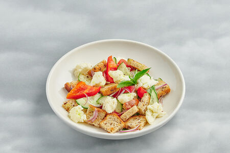 Салат Панцанелла с моцареллой