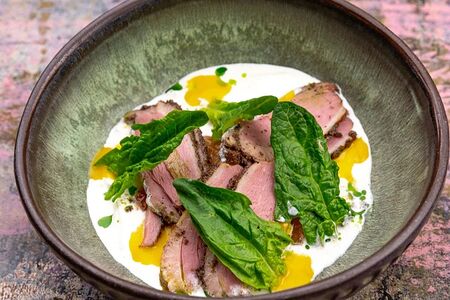 Страчателла, копченая слива, утка