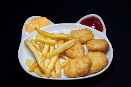 Куриные наггетсы с картофелем Фри