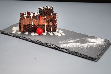 Три шоколада