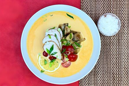 Суп Том Ям с филе куры