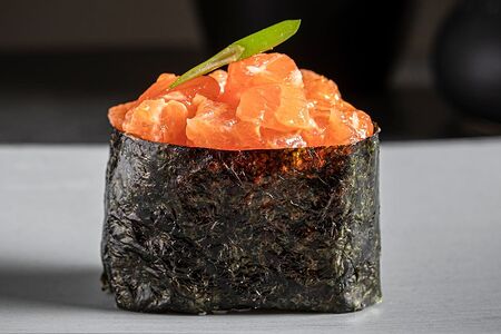 Гункан Спайси Сяке