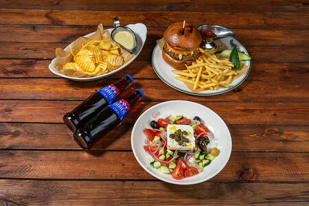 Комбо с Чизбургером, закусками и колой