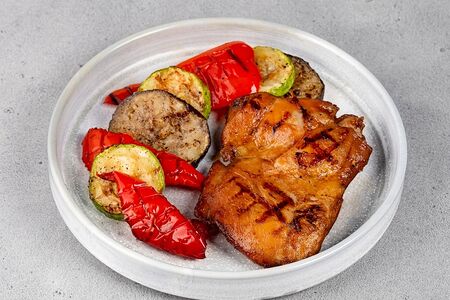 Куриное бедро на гриле