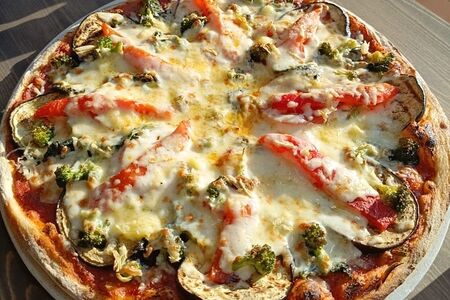 Пицца с овощами гриль 