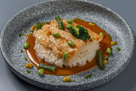 Филе палтуса в мисо глазури с японским рисом и соусом том ям