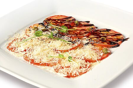 Карпаччо из помидоров с сыром