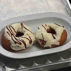 Пончик с кремовой глазурью