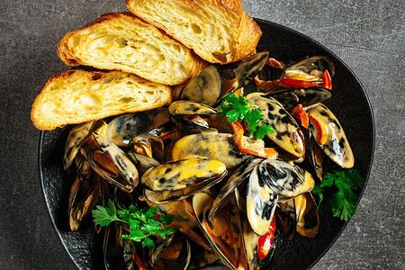 Мидии в сливочном соусе