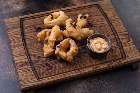 Рыбий пузырь в хрустящем кляре с соусом от шефа