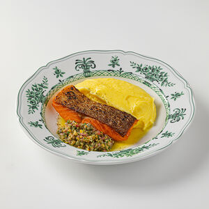 Лосось с лимонной сальсой и картофельным пюре