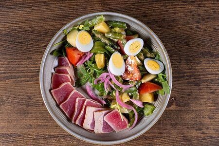 Салат с тунцом