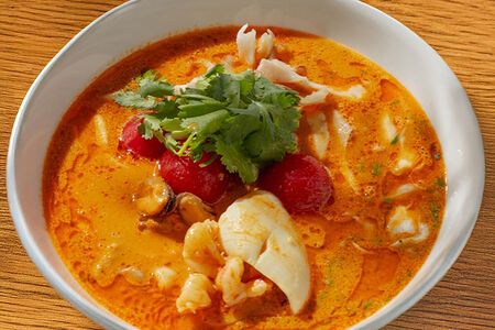 Том ям с морепродуктами