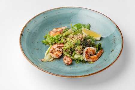 Киноа, авокадо, креветки 