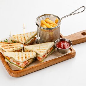 Сэндвич с курицей с сыром чеддер