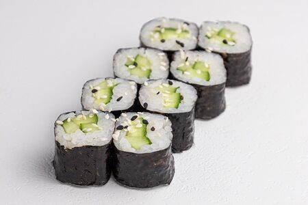 Ролл с огурцом