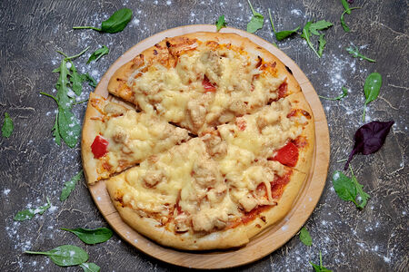 Пицца с копченой курицей