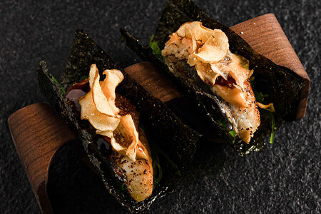 Хенд-ролл с угрём