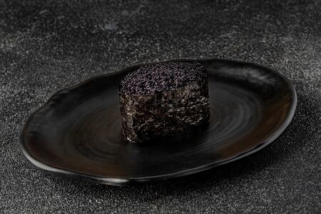 Суши тобико черная