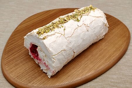 Меренговый рулет Малина