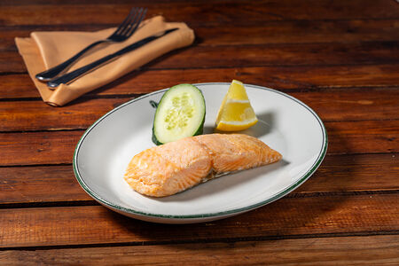 Стейк из лосося на пару