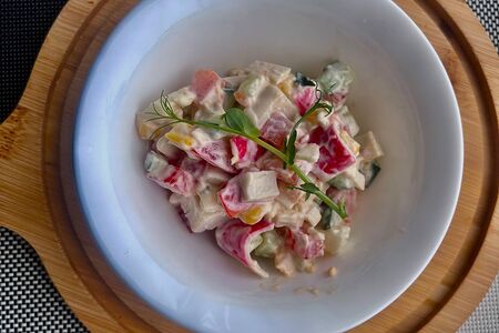 Салат московский с крабовыми палочками