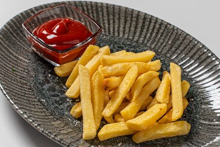 Картофель фри с кетчупом