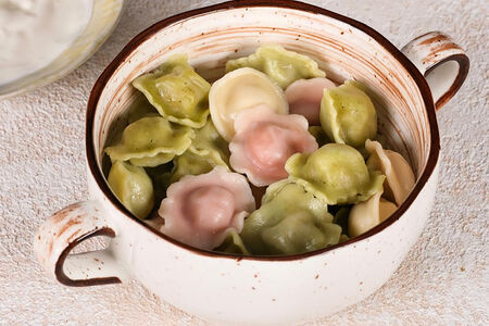 Мини-пельмешки из телятины со сметаной