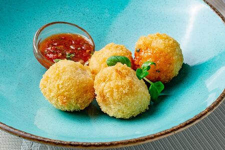 Рисовые Аранчинис соусом Пиль-пиль