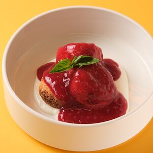 Сырники с малиново-сливочным соусом 