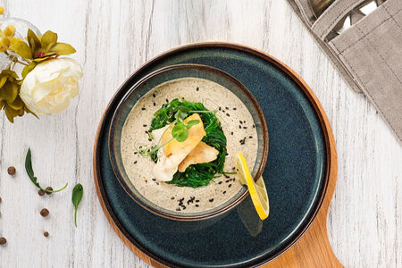 Трубач с салатом чука