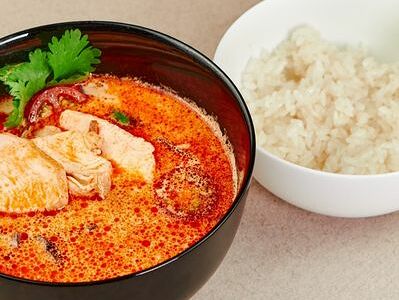 Том Ям с курицей и рис)