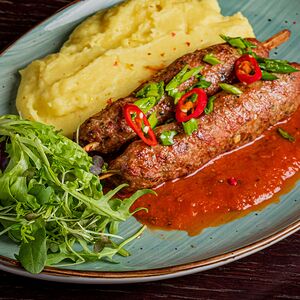 Кебаб из баранины и картофельное пюре